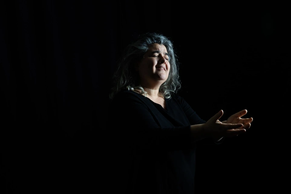 LA INVISIBLE Artes escénicas 